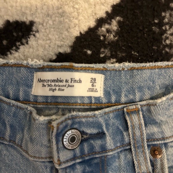 Abercrombie & Fitch High Rise 90’s Relaxed Jean - Picture 7 of 7